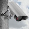 Hamis térfigyelő kamera LED lámpákkal és kábelszimulációval, Kwmobile, ezüst, műanyag, 31072