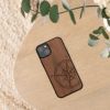 Kwmobile tok Apple iPhone 15 Plus-hoz, barna, fa/szilikon, 62012.01