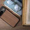 Kwmobile tok Google Pixel 9/Pixel 9 Pro készülékhez, barna, fa/szilikon, KWM000020PJ001C