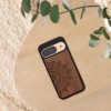 Kwmobile tok Google Pixel 9/Pixel 9 Pro készülékhez, barna, fa/szilikon, KWM000020PT002C