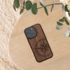 Kwmobile tok Apple iPhone 16 Pro készülékhez, barna, fa/szilikon, KWM000022UT001C