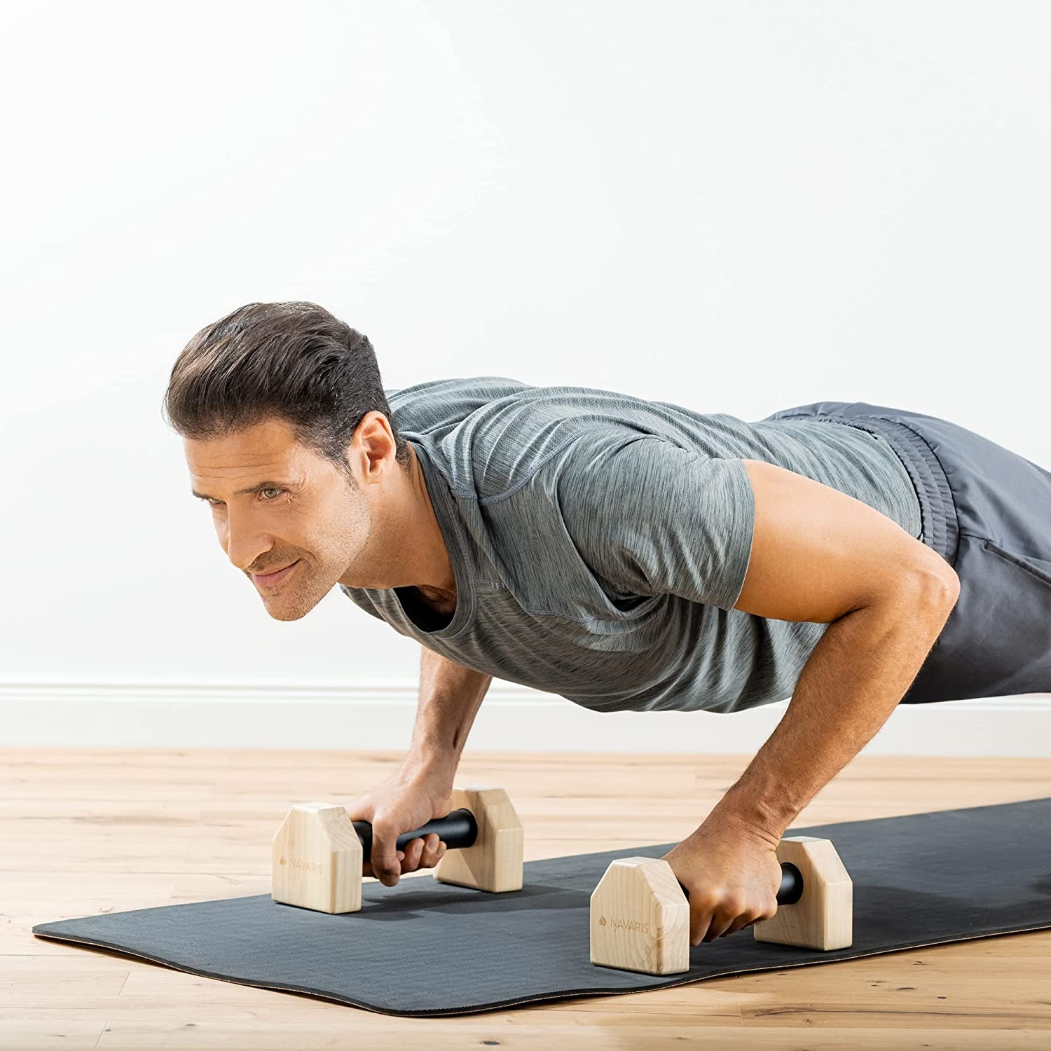 Navaris fából készült párhuzamos rudak CrossFithez, 25x10x9.5 cm, 200 kg, fekete/barna